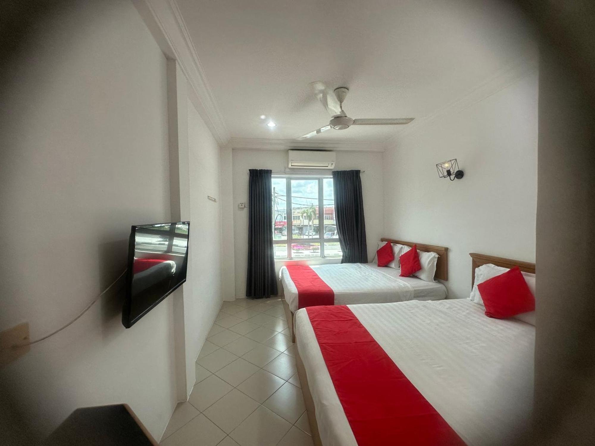 V Hotel Teluk Intan Exteriör bild