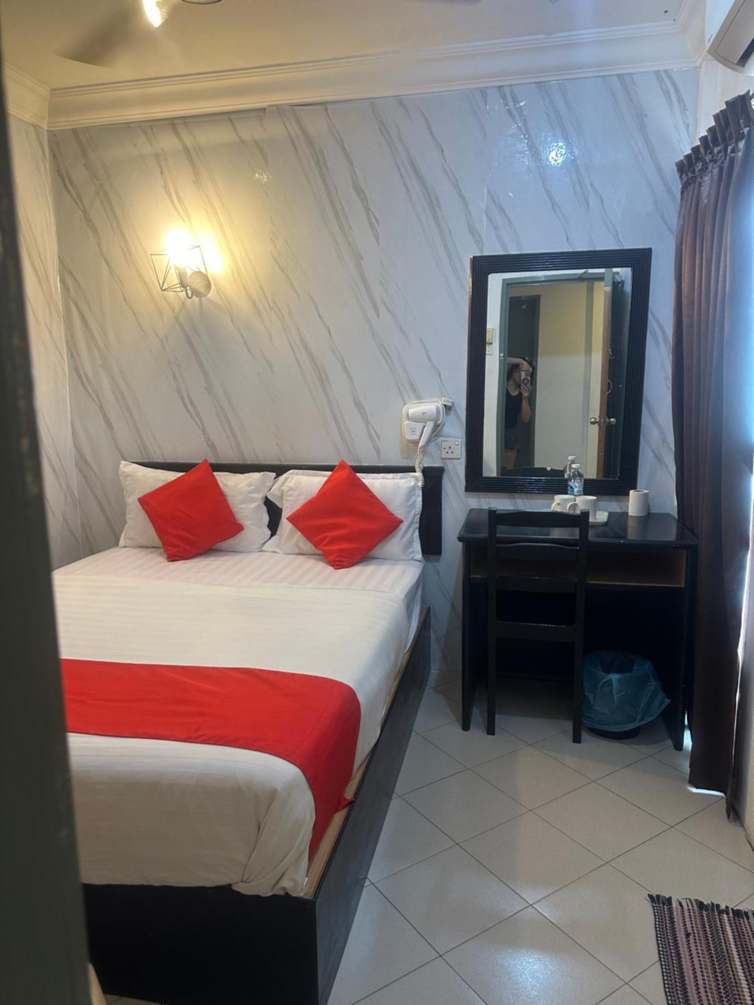 V Hotel Teluk Intan Exteriör bild