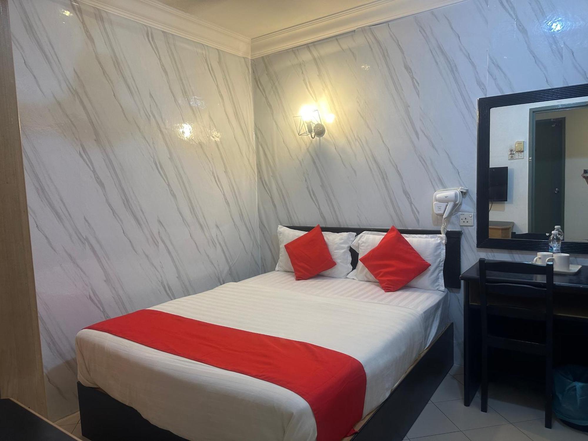 V Hotel Teluk Intan Exteriör bild