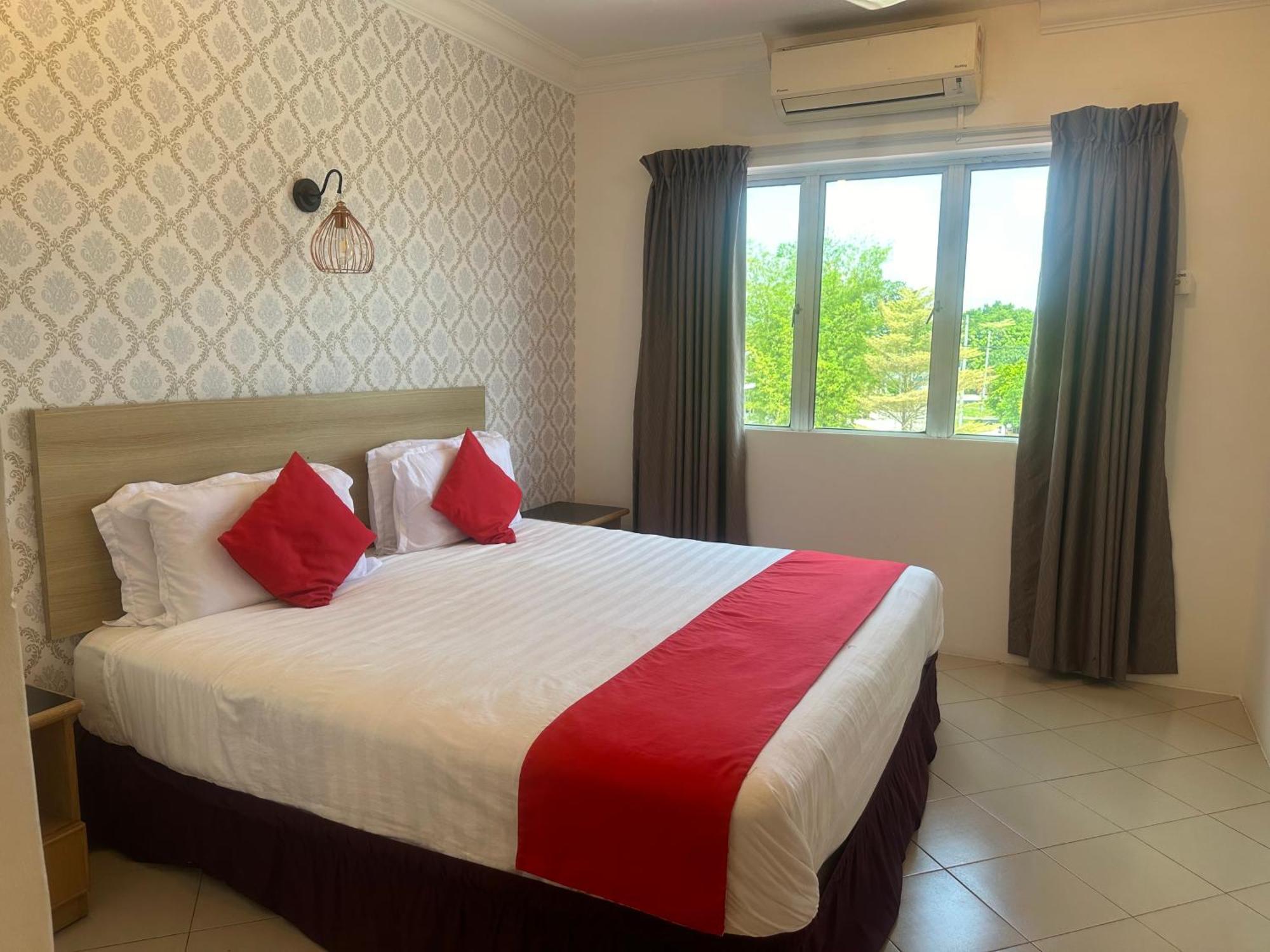 V Hotel Teluk Intan Exteriör bild