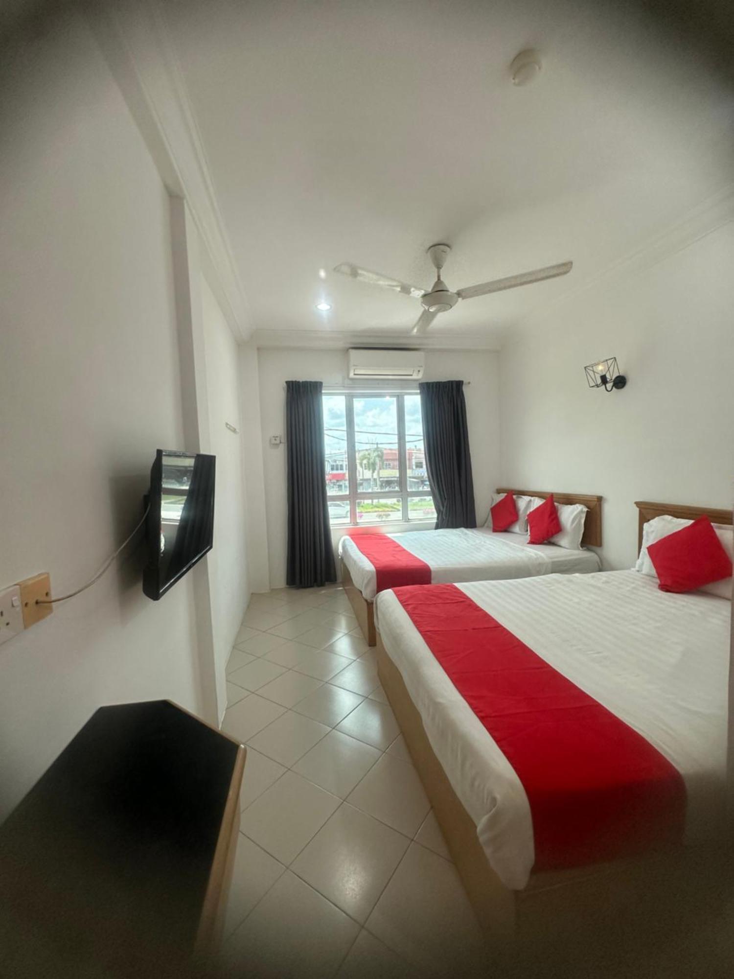 V Hotel Teluk Intan Exteriör bild