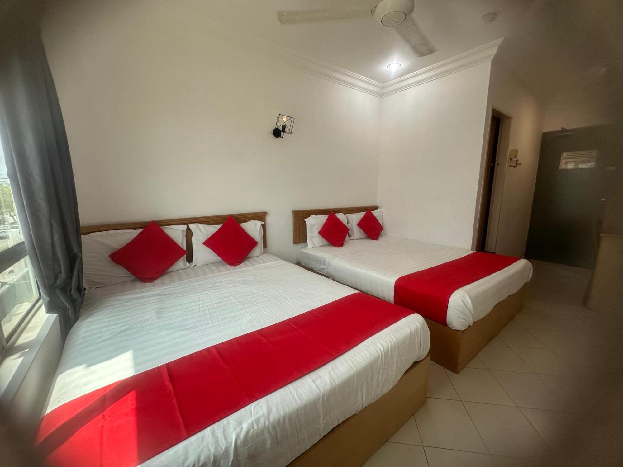 V Hotel Teluk Intan Exteriör bild