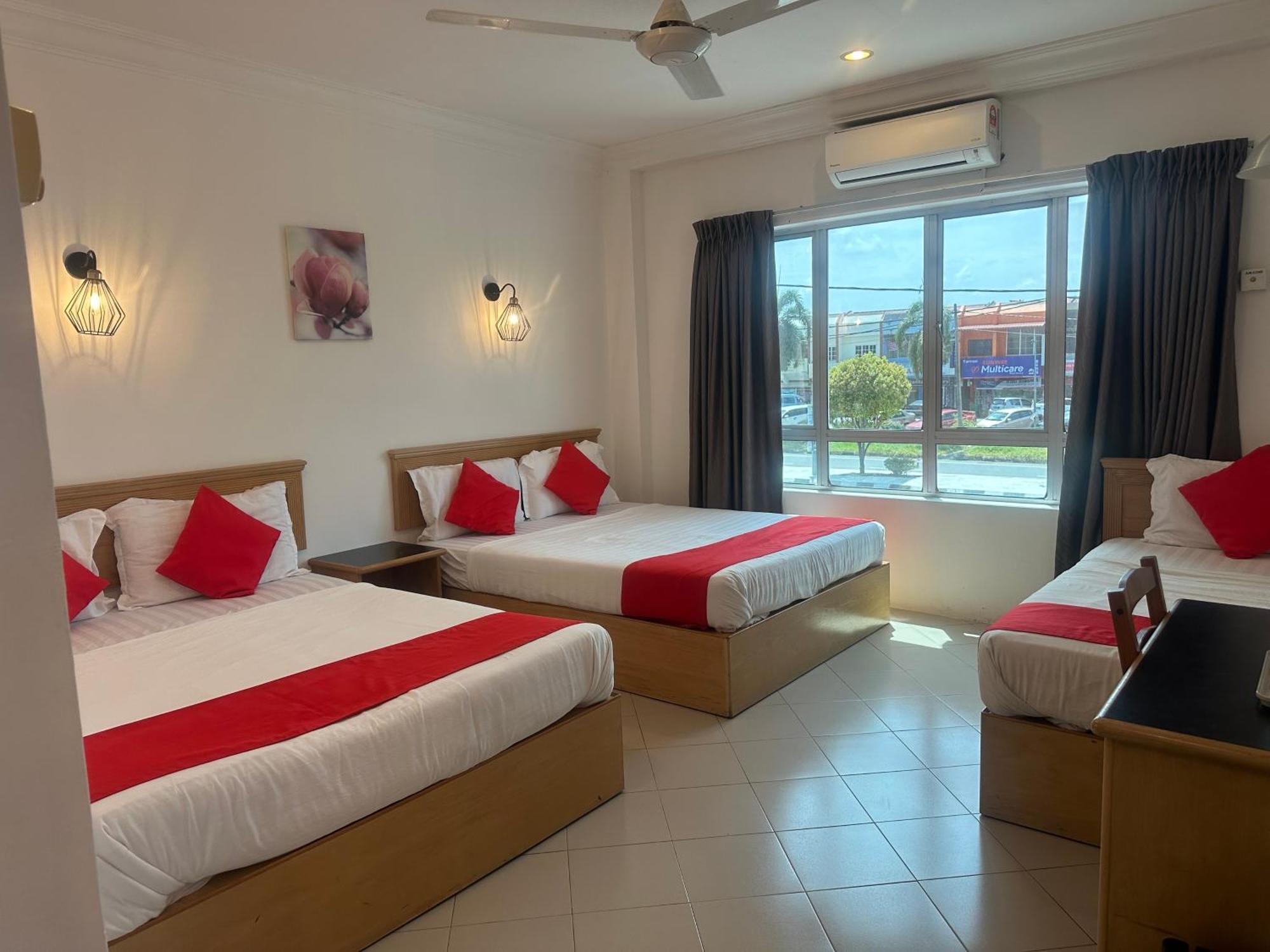 V Hotel Teluk Intan Exteriör bild