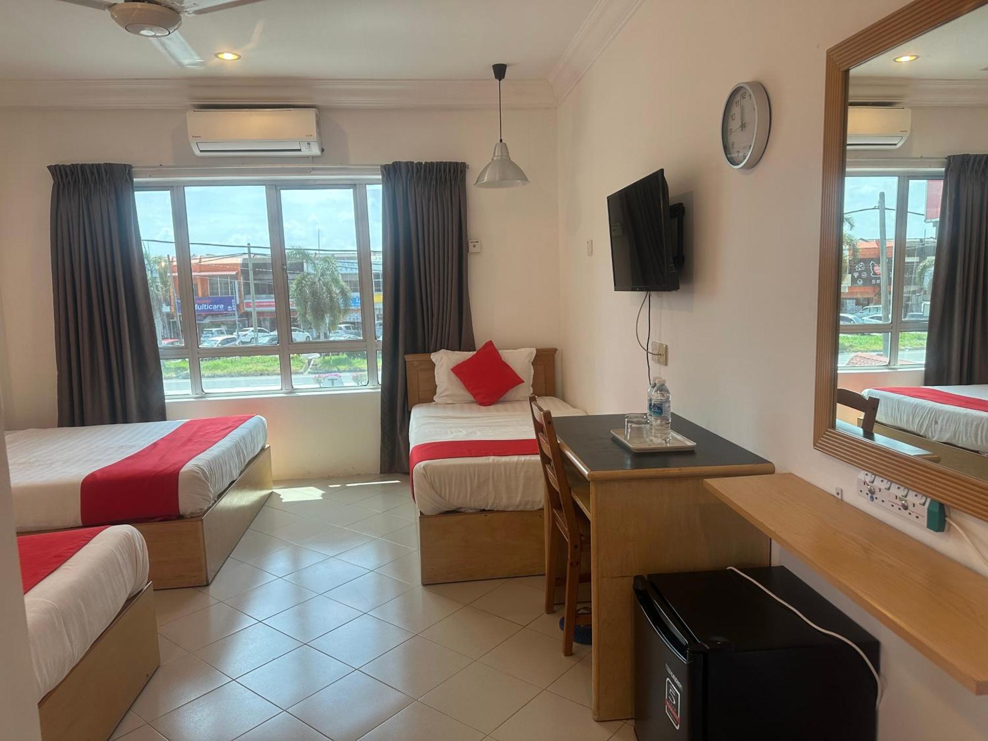 V Hotel Teluk Intan Exteriör bild